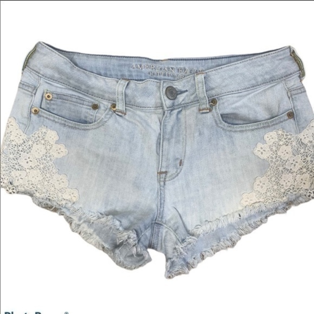 American Eagle Lace appliqué distressed jean short